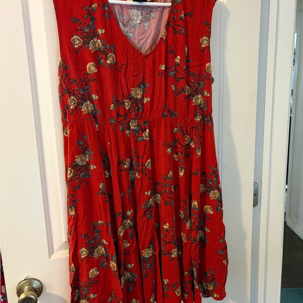 torrid Red Floral V‑Neck Midi Dress